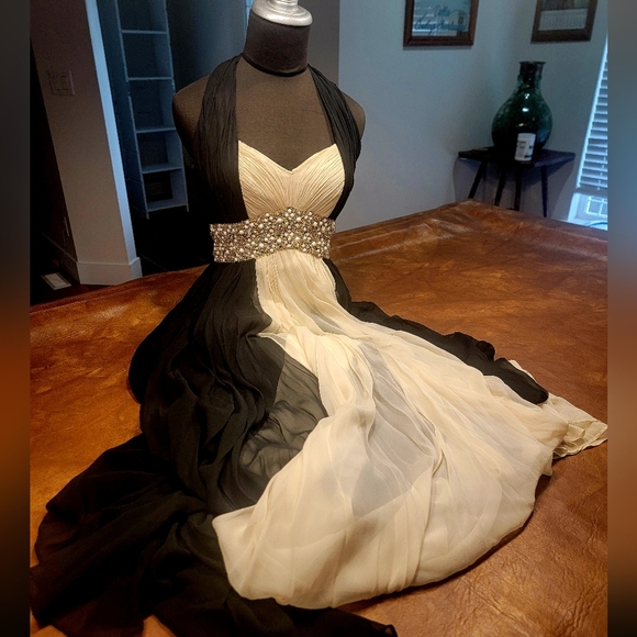 Vintage halter gown cream and black crepe hand beaded bust panel - Picture 2 of 6